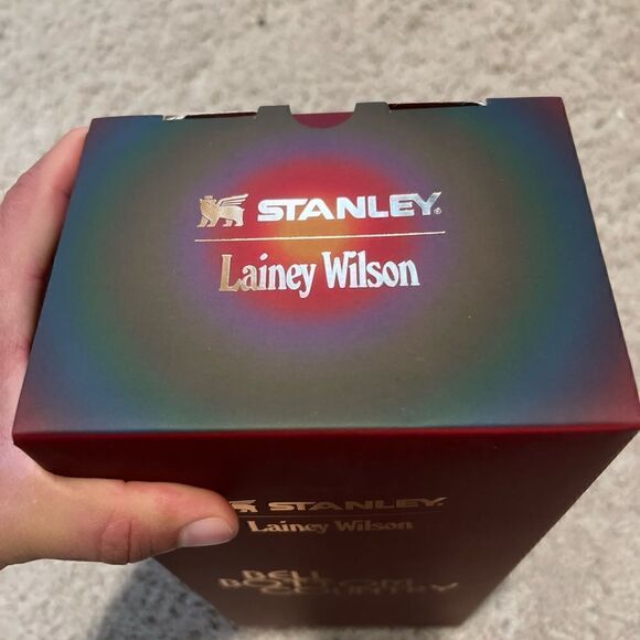 Laney Wilson X Stanley LE Gold Quencher H2.0 40 OZ Tumbler - Picture 8 of 10